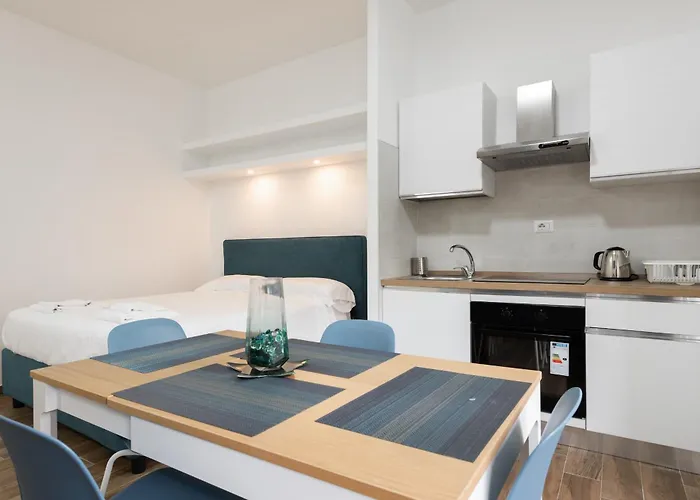 Aurelia Deluxe Roma